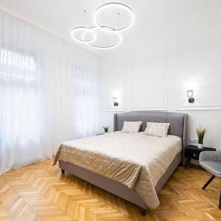 Luxurious Central 4Bedrm 3Bathrm Residence W/ Balcony Budapest Ngoại thất bức ảnh