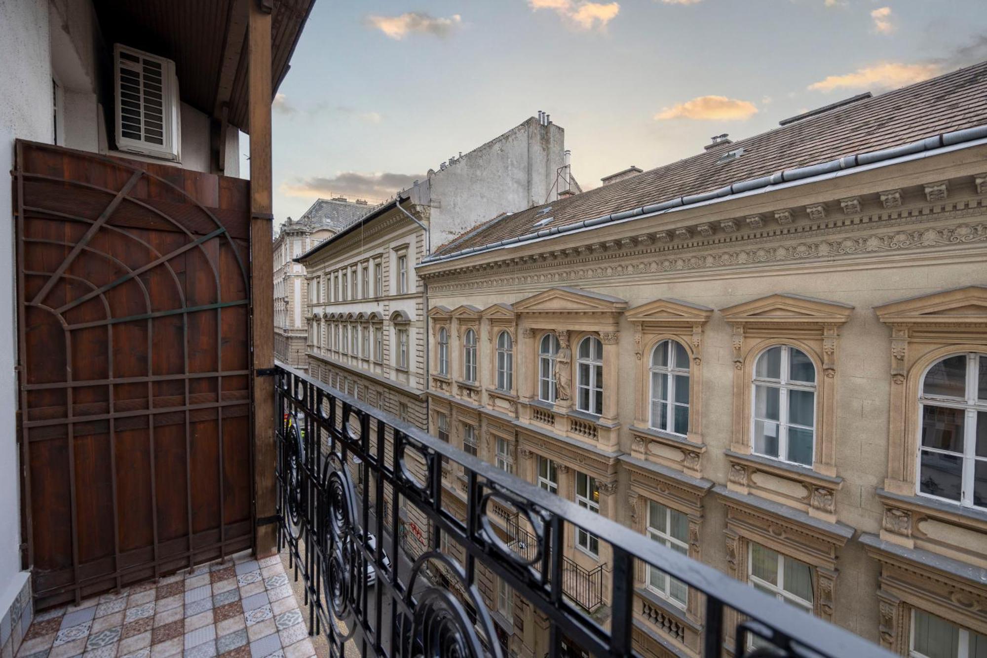 Luxurious Central 4Bedrm 3Bathrm Residence W/ Balcony Budapest Ngoại thất bức ảnh